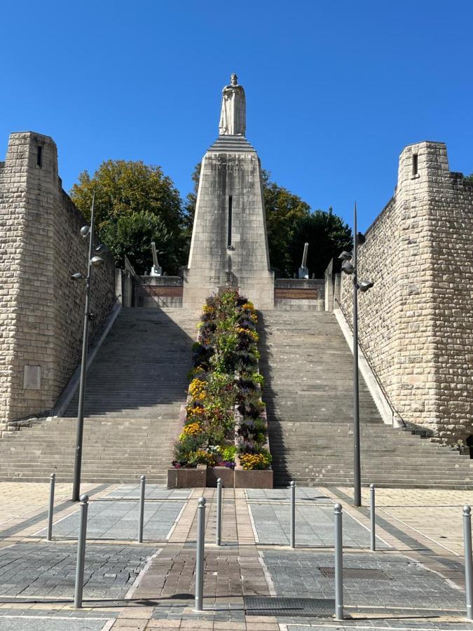 La Cour du Prince: Cozy Ground Floor with Terrace Near Station Verdun-sur-Meuse Exterior photo
