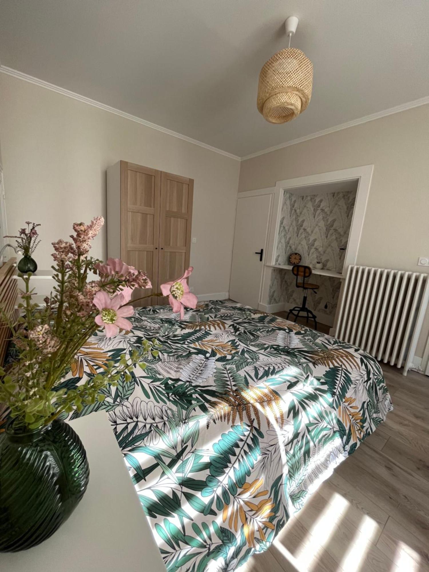 La Cour du Prince: Cozy Ground Floor with Terrace Near Station Verdun-sur-Meuse Exterior photo